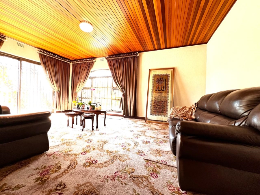 6 Bedroom Property for Sale in Marlboro Gardens Gauteng