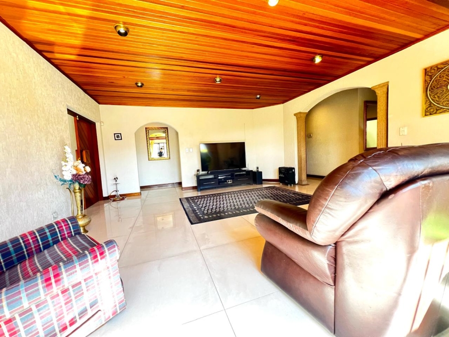 6 Bedroom Property for Sale in Marlboro Gardens Gauteng