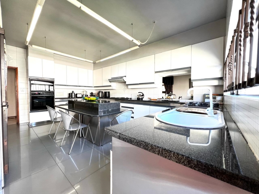 6 Bedroom Property for Sale in Marlboro Gardens Gauteng