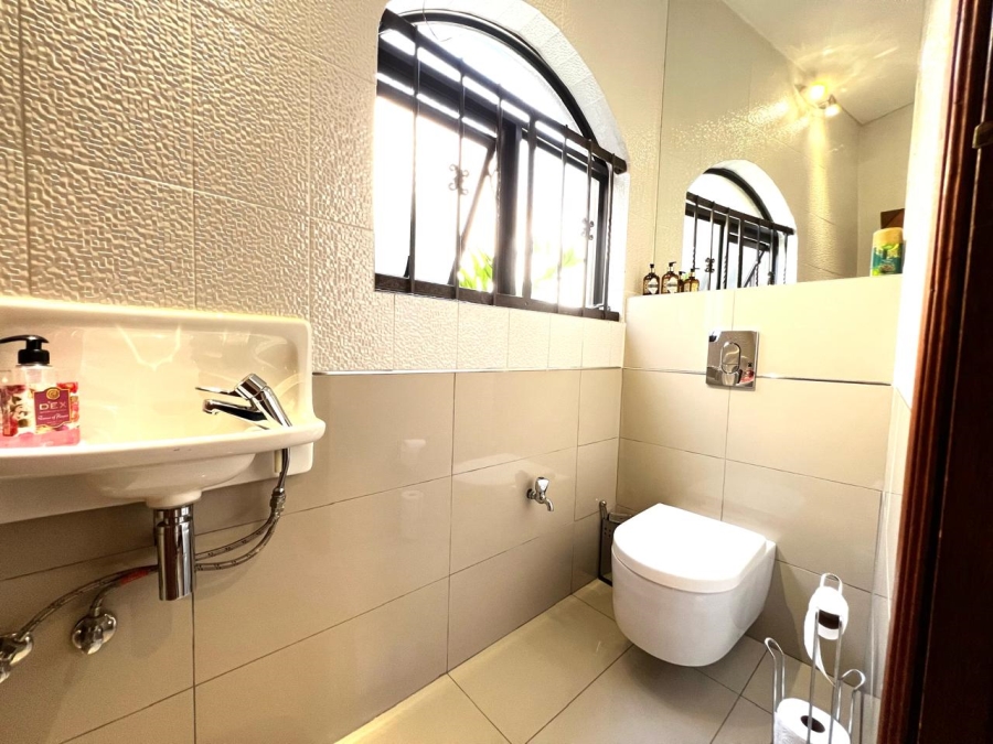 6 Bedroom Property for Sale in Marlboro Gardens Gauteng