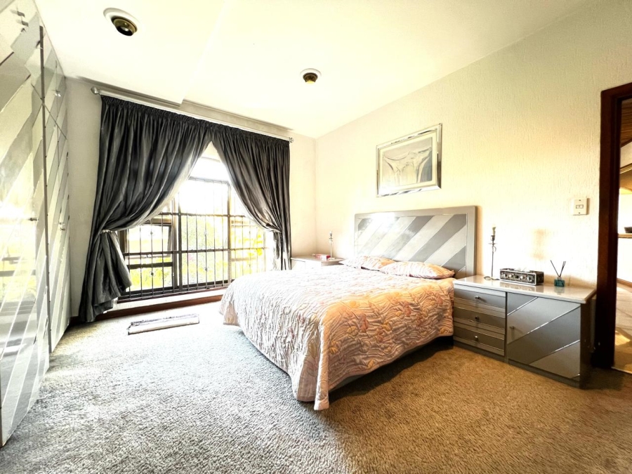 6 Bedroom Property for Sale in Marlboro Gardens Gauteng