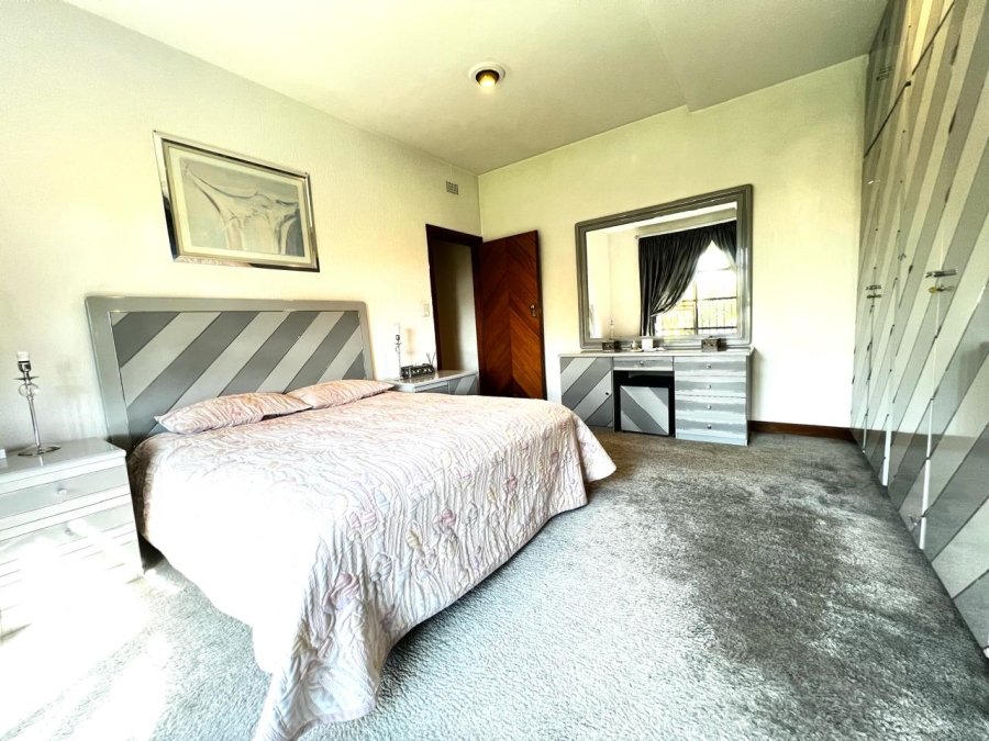 6 Bedroom Property for Sale in Marlboro Gardens Gauteng