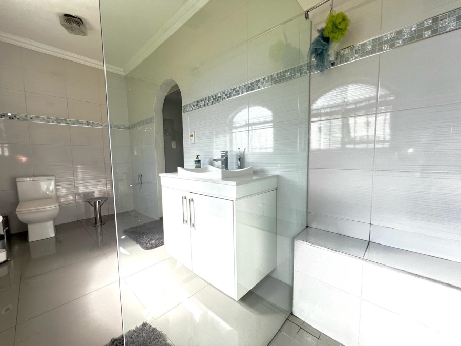 6 Bedroom Property for Sale in Marlboro Gardens Gauteng