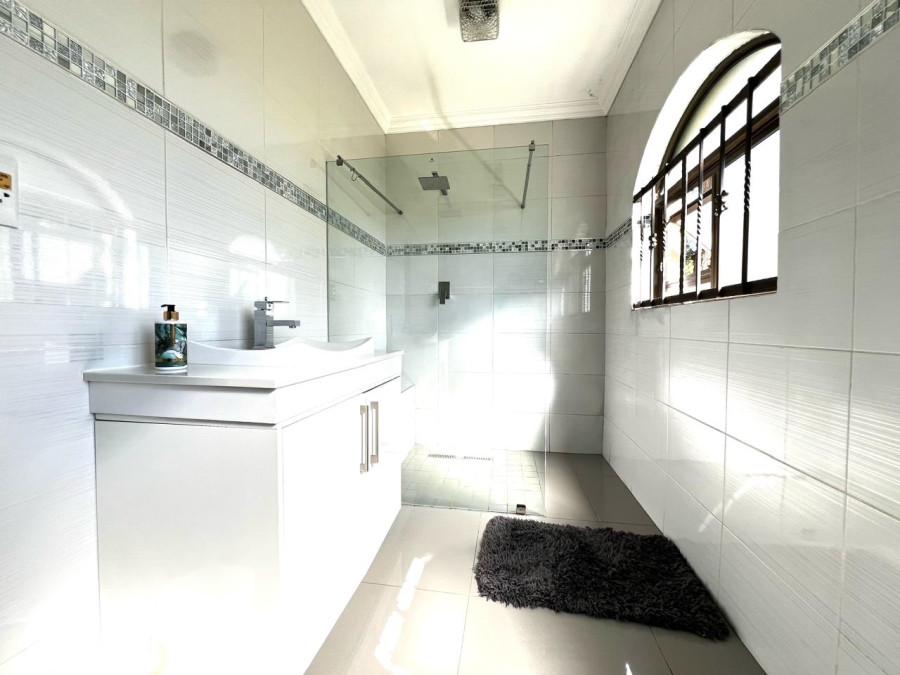 6 Bedroom Property for Sale in Marlboro Gardens Gauteng