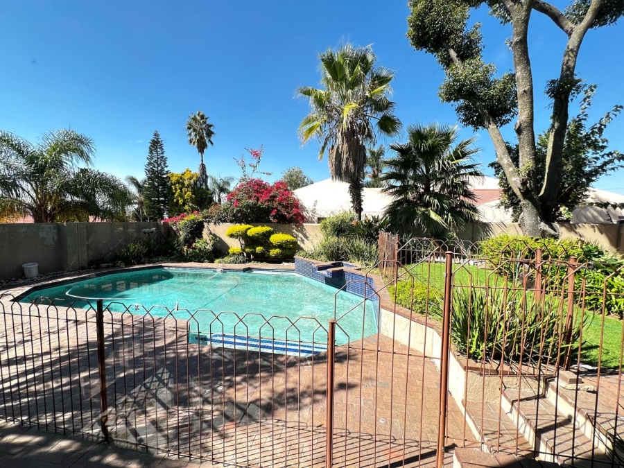 6 Bedroom Property for Sale in Marlboro Gardens Gauteng