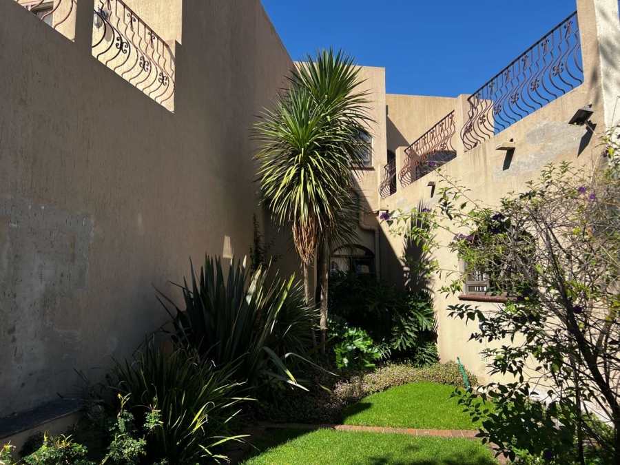 6 Bedroom Property for Sale in Marlboro Gardens Gauteng