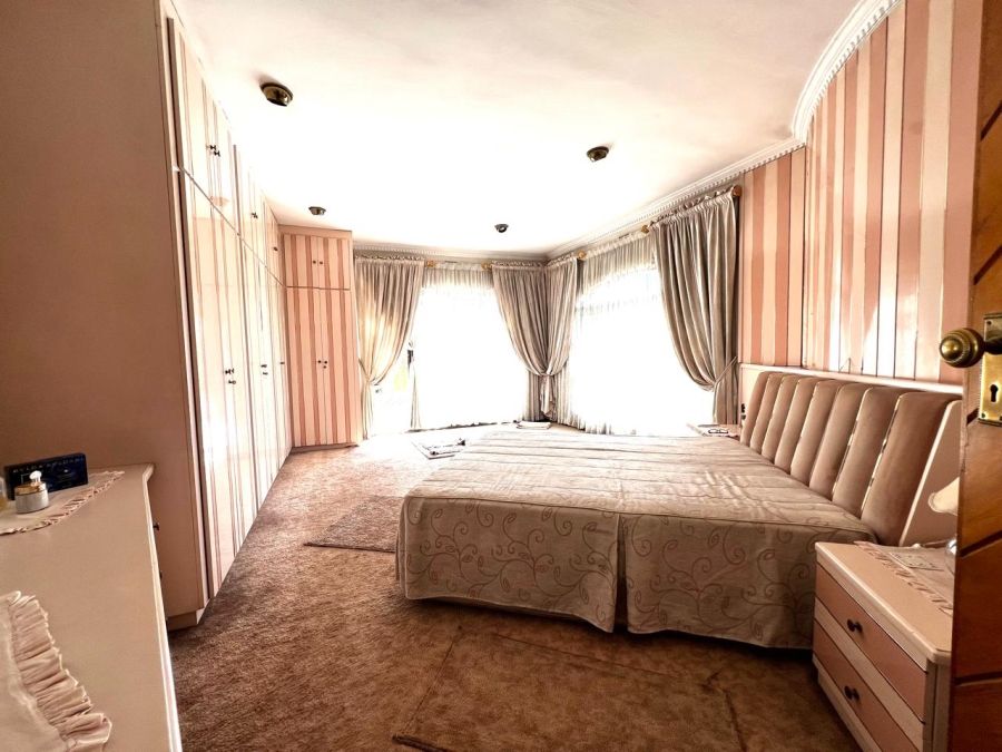 6 Bedroom Property for Sale in Marlboro Gardens Gauteng