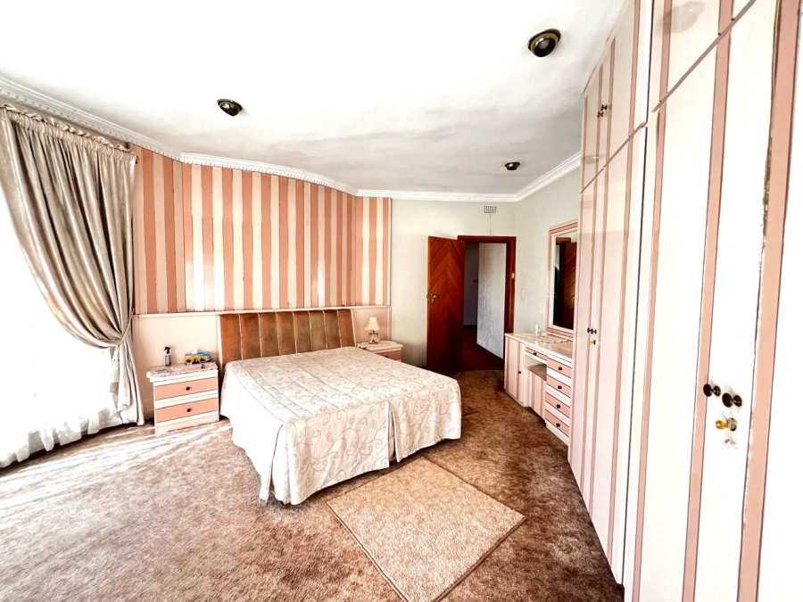6 Bedroom Property for Sale in Marlboro Gardens Gauteng