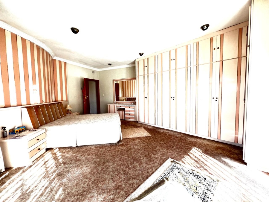 6 Bedroom Property for Sale in Marlboro Gardens Gauteng