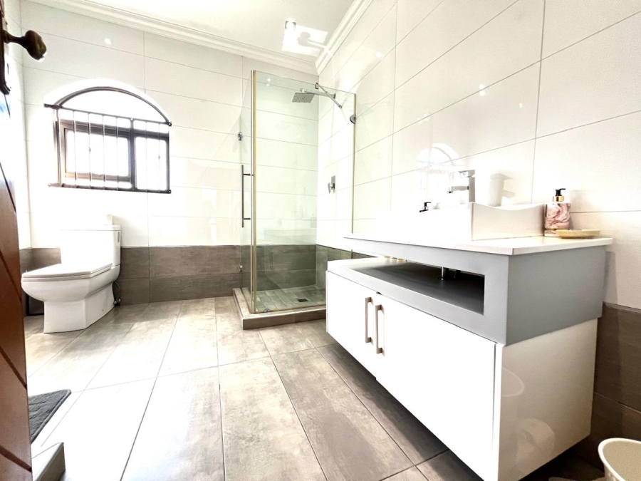 6 Bedroom Property for Sale in Marlboro Gardens Gauteng