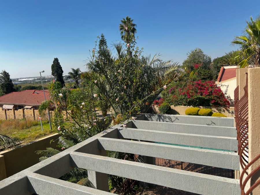 6 Bedroom Property for Sale in Marlboro Gardens Gauteng