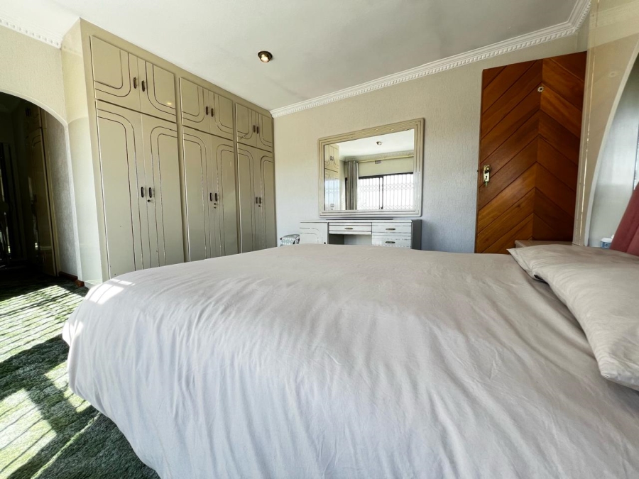 6 Bedroom Property for Sale in Marlboro Gardens Gauteng