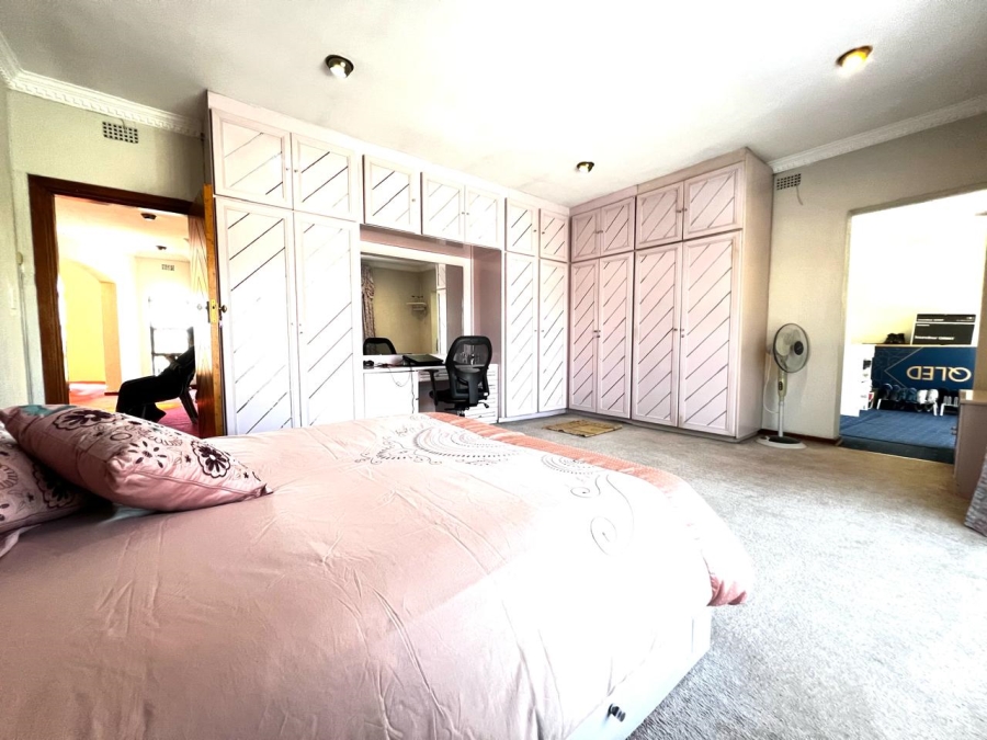 6 Bedroom Property for Sale in Marlboro Gardens Gauteng