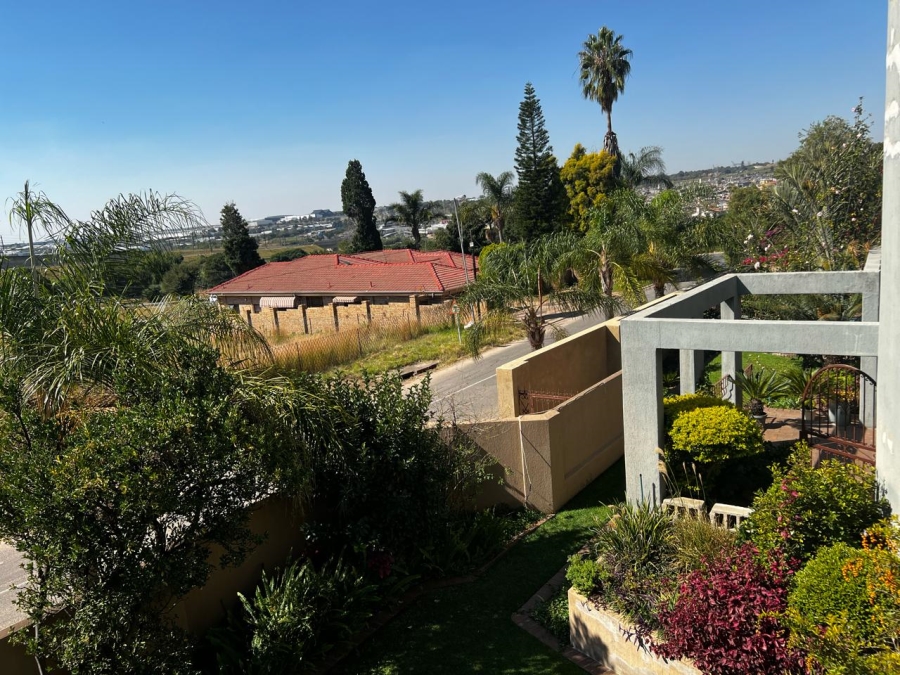 6 Bedroom Property for Sale in Marlboro Gardens Gauteng
