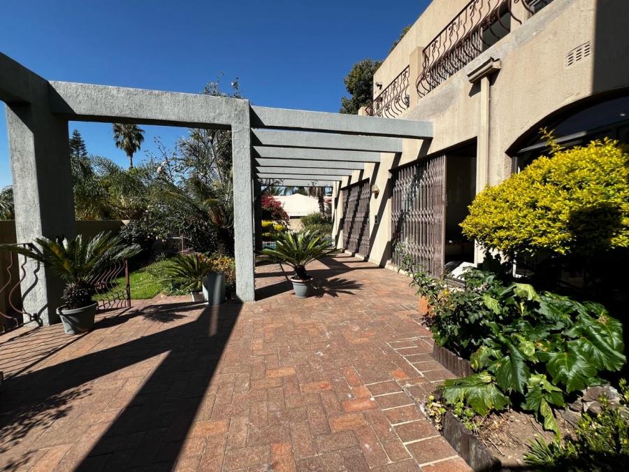6 Bedroom Property for Sale in Marlboro Gardens Gauteng