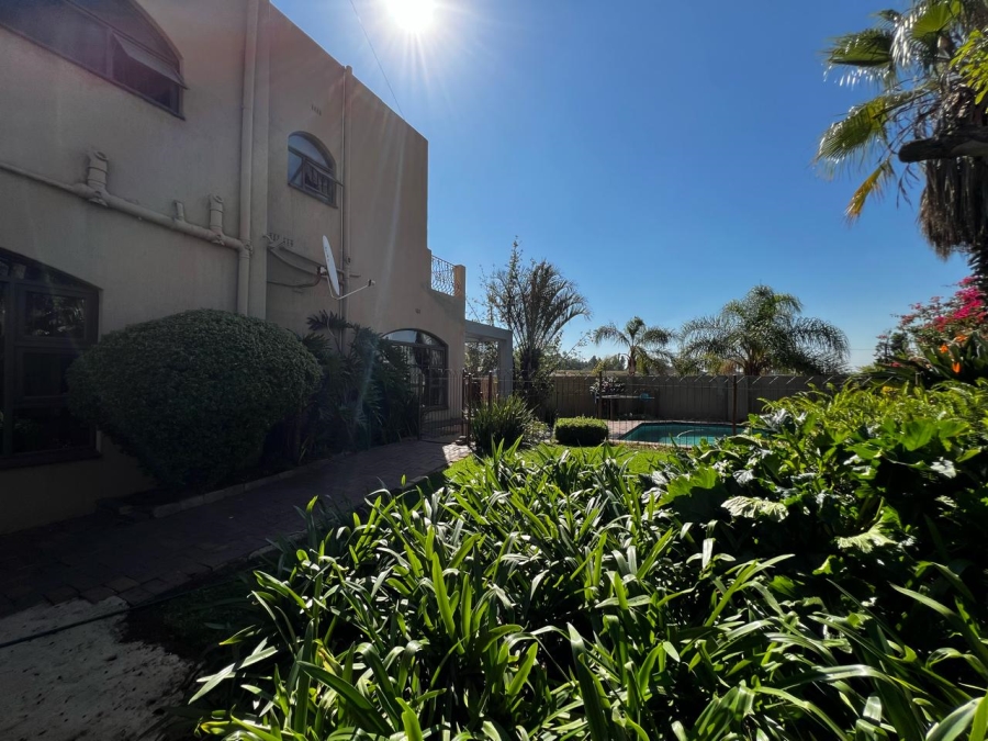 6 Bedroom Property for Sale in Marlboro Gardens Gauteng