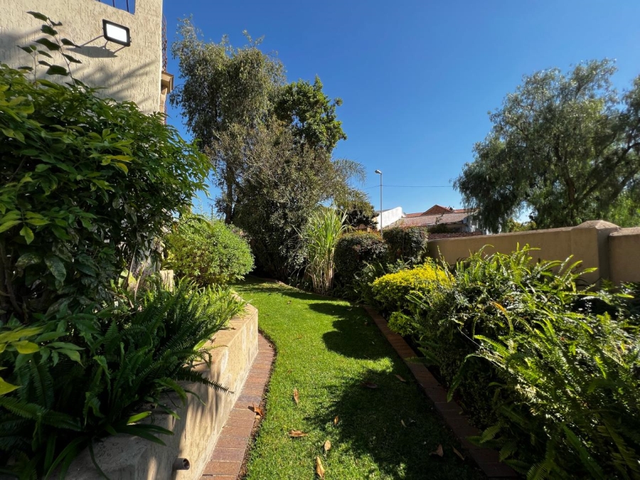 6 Bedroom Property for Sale in Marlboro Gardens Gauteng