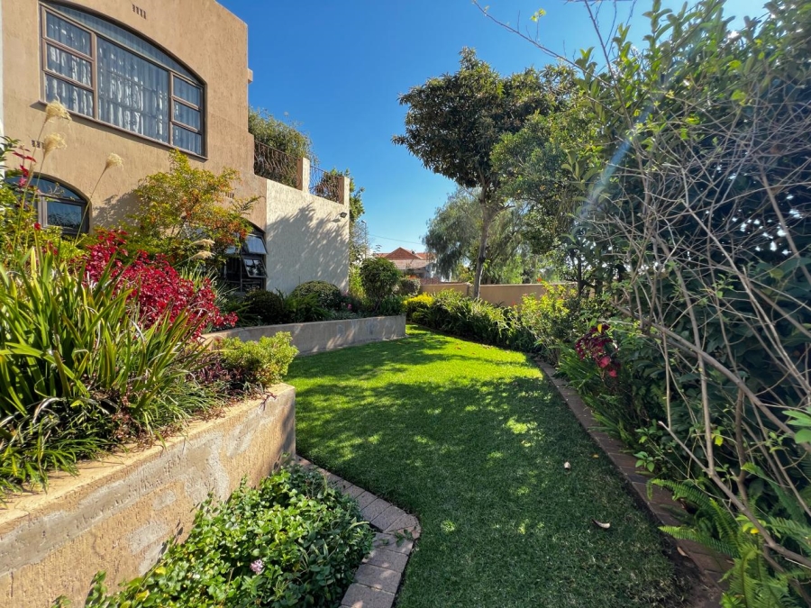 6 Bedroom Property for Sale in Marlboro Gardens Gauteng