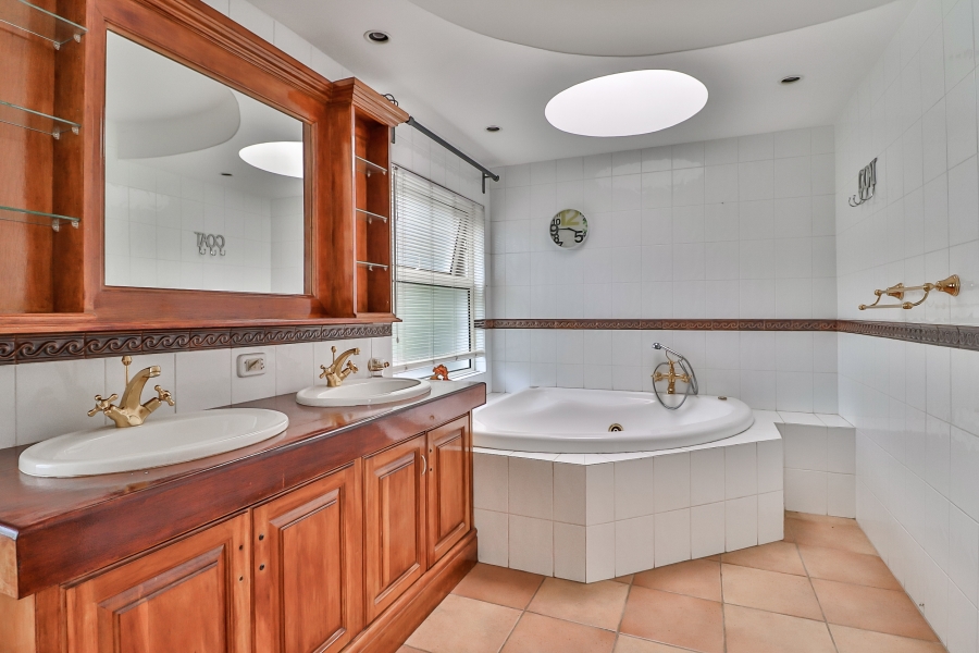 5 Bedroom Property for Sale in Dainfern Gauteng