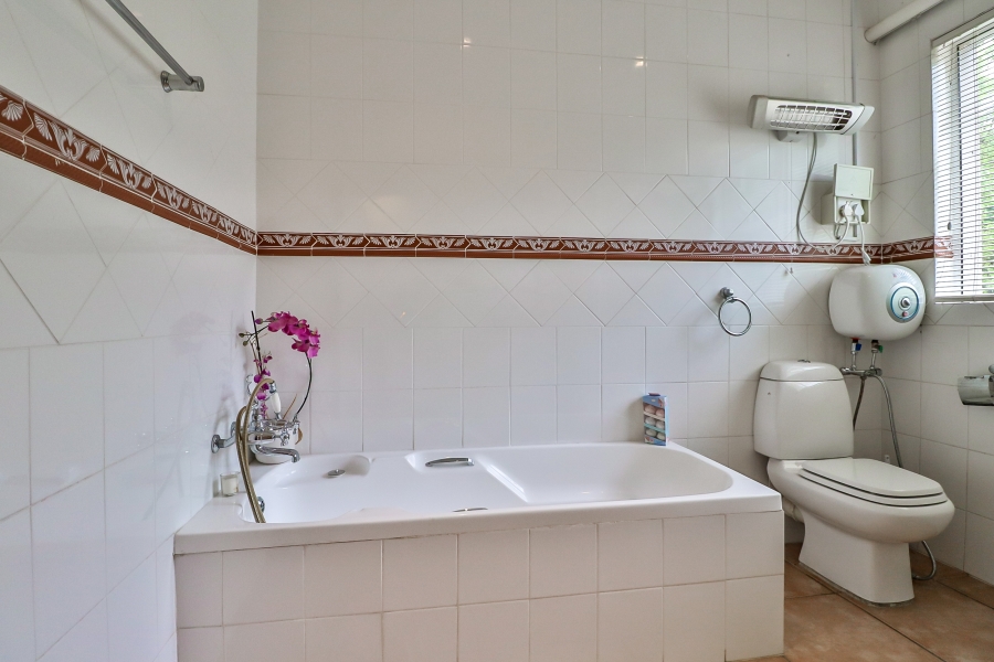 5 Bedroom Property for Sale in Dainfern Gauteng