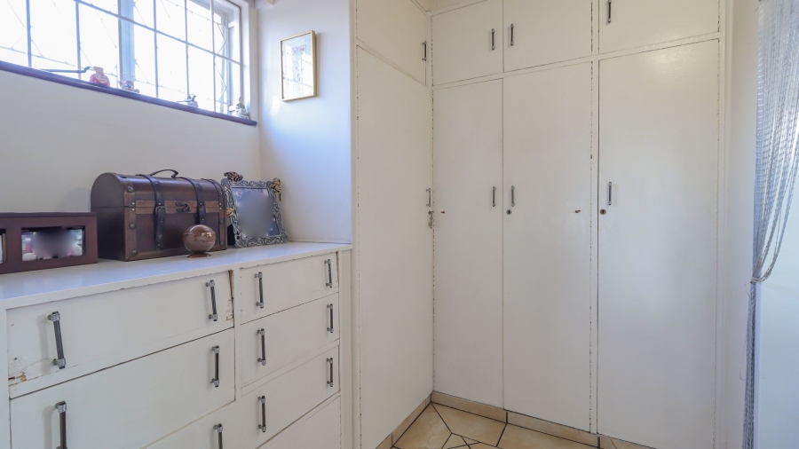 5 Bedroom Property for Sale in Atholl Gauteng