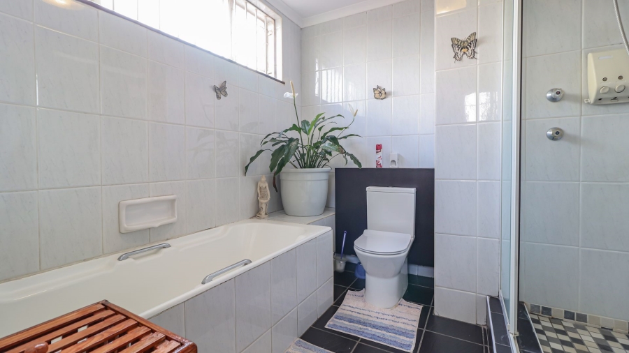 5 Bedroom Property for Sale in Atholl Gauteng