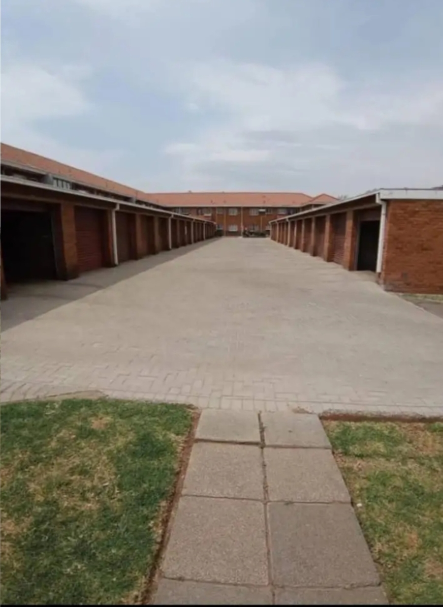 2 Bedroom Property for Sale in Three Rivers Gauteng