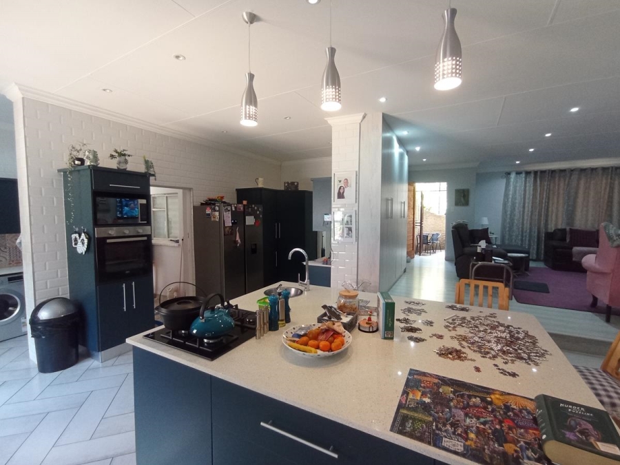 3 Bedroom Property for Sale in Oakdene Gauteng