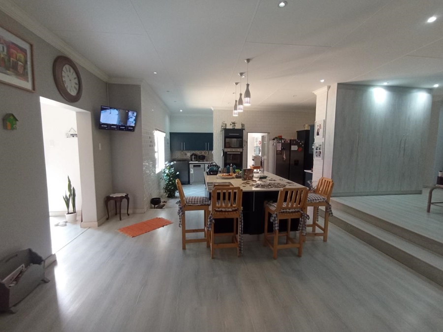 3 Bedroom Property for Sale in Oakdene Gauteng