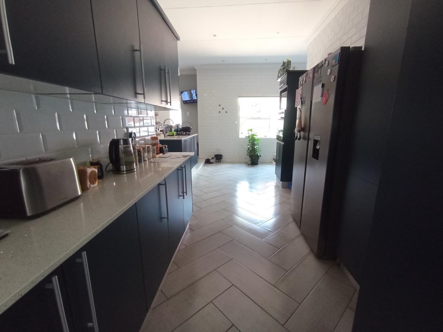 3 Bedroom Property for Sale in Oakdene Gauteng