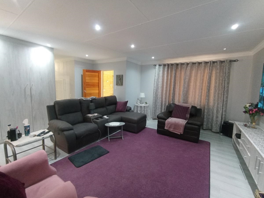 3 Bedroom Property for Sale in Oakdene Gauteng