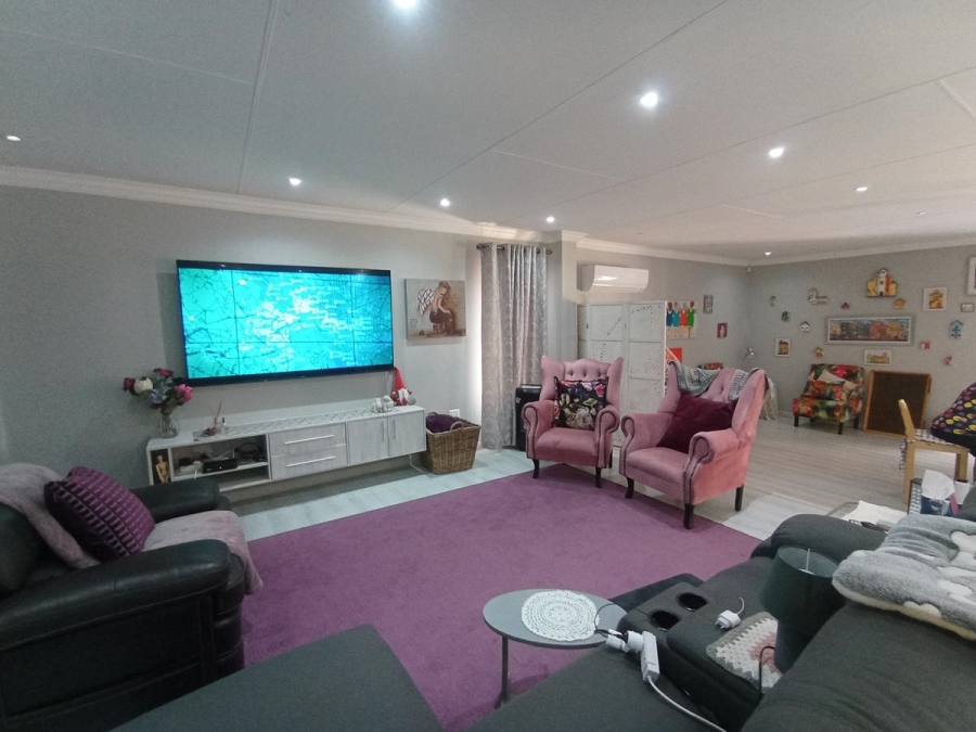 3 Bedroom Property for Sale in Oakdene Gauteng