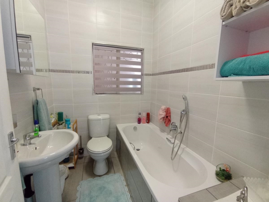 3 Bedroom Property for Sale in Oakdene Gauteng