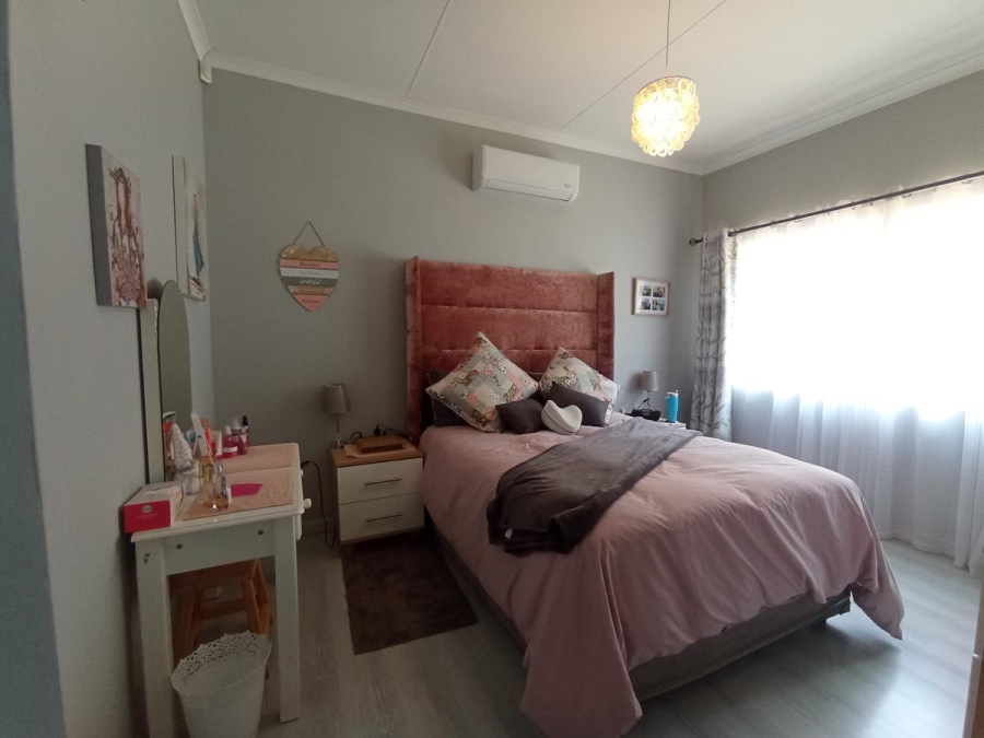 3 Bedroom Property for Sale in Oakdene Gauteng