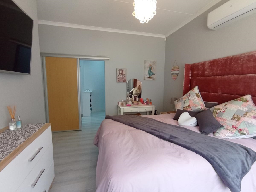 3 Bedroom Property for Sale in Oakdene Gauteng