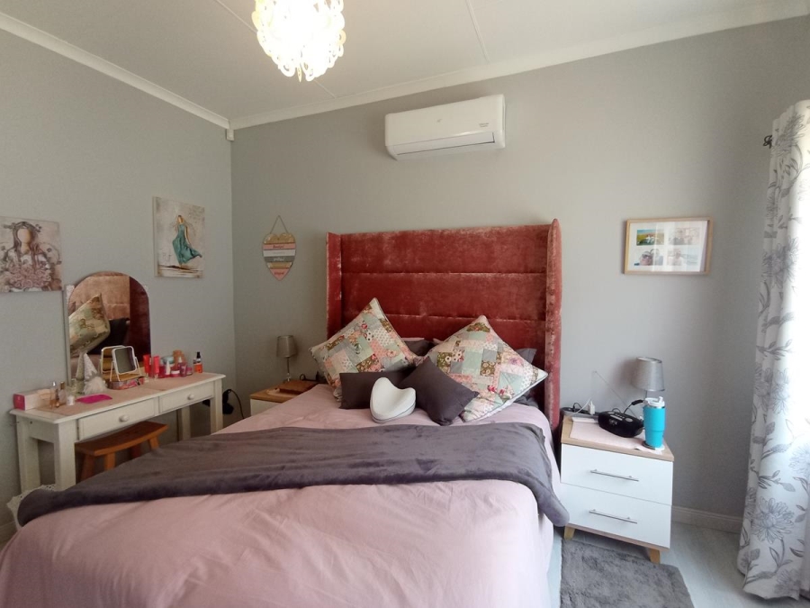 3 Bedroom Property for Sale in Oakdene Gauteng