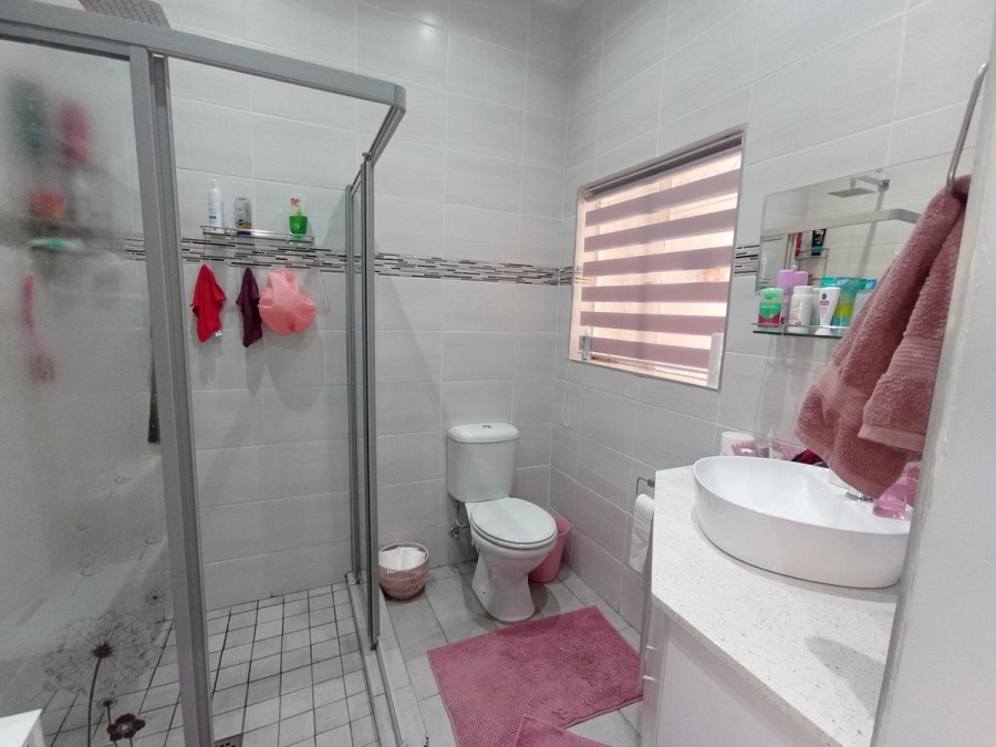3 Bedroom Property for Sale in Oakdene Gauteng
