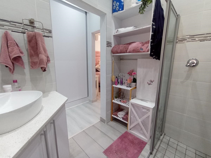3 Bedroom Property for Sale in Oakdene Gauteng