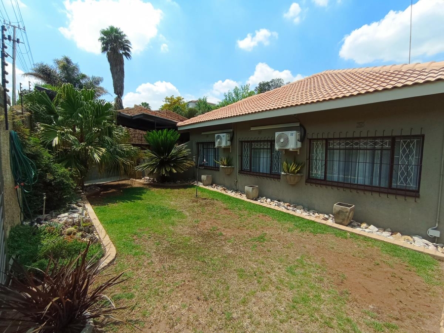3 Bedroom Property for Sale in Oakdene Gauteng