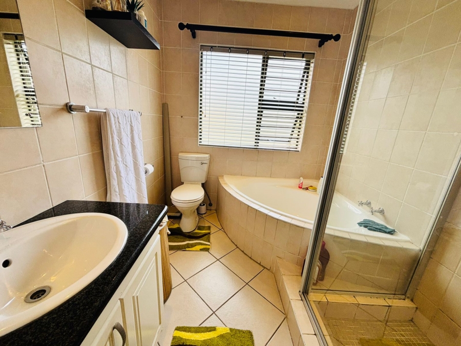 3 Bedroom Property for Sale in Beyers Park Gauteng