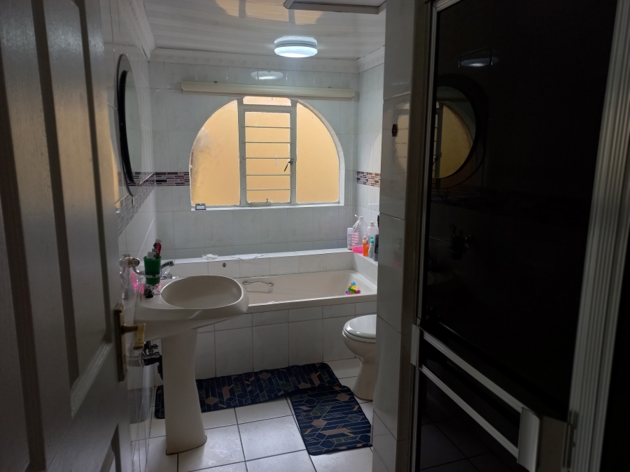 4 Bedroom Property for Sale in Bassonia Gauteng