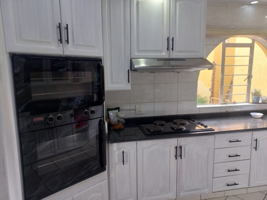 4 Bedroom Property for Sale in Bassonia Gauteng