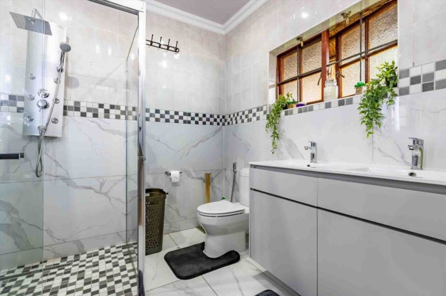 4 Bedroom Property for Sale in Dayanglen Gauteng