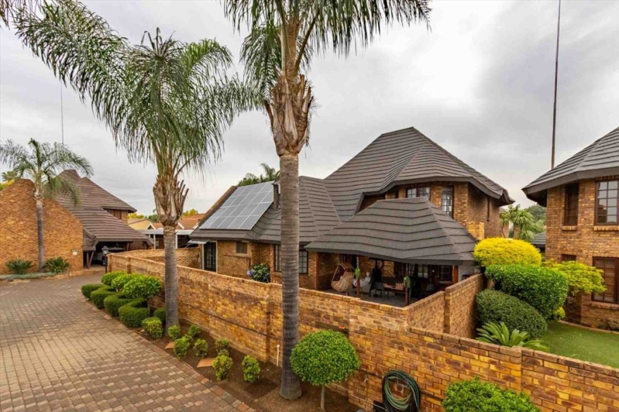 4 Bedroom Property for Sale in Dayanglen Gauteng