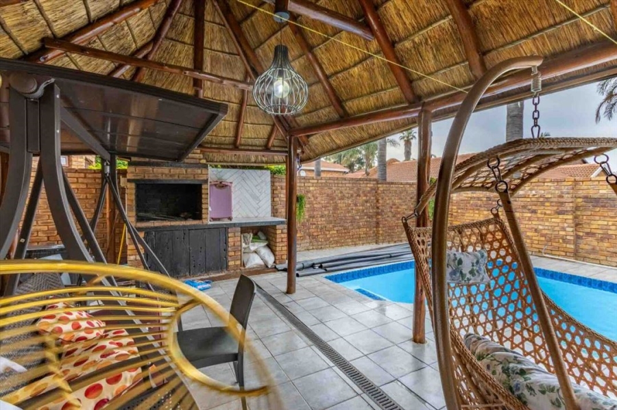 4 Bedroom Property for Sale in Dayanglen Gauteng