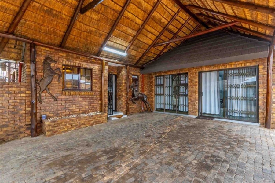 4 Bedroom Property for Sale in Dayanglen Gauteng