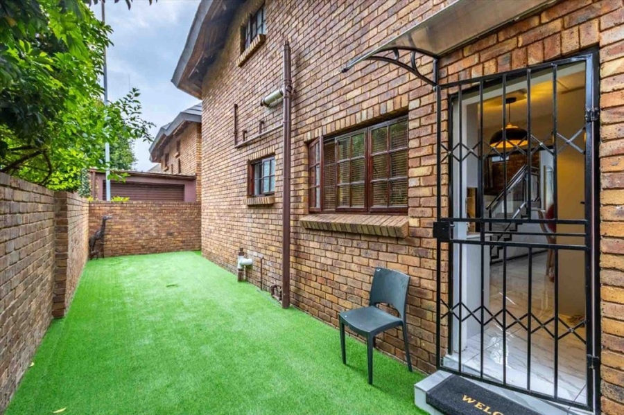 4 Bedroom Property for Sale in Dayanglen Gauteng