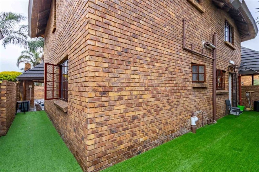 4 Bedroom Property for Sale in Dayanglen Gauteng