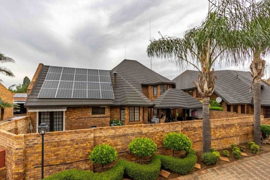 4 Bedroom Property for Sale in Dayanglen Gauteng