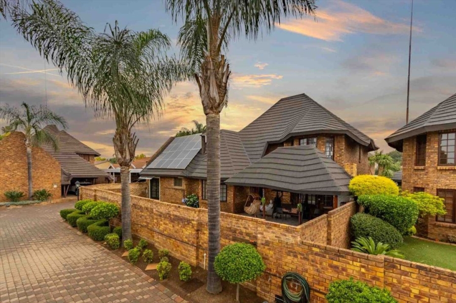4 Bedroom Property for Sale in Dayanglen Gauteng